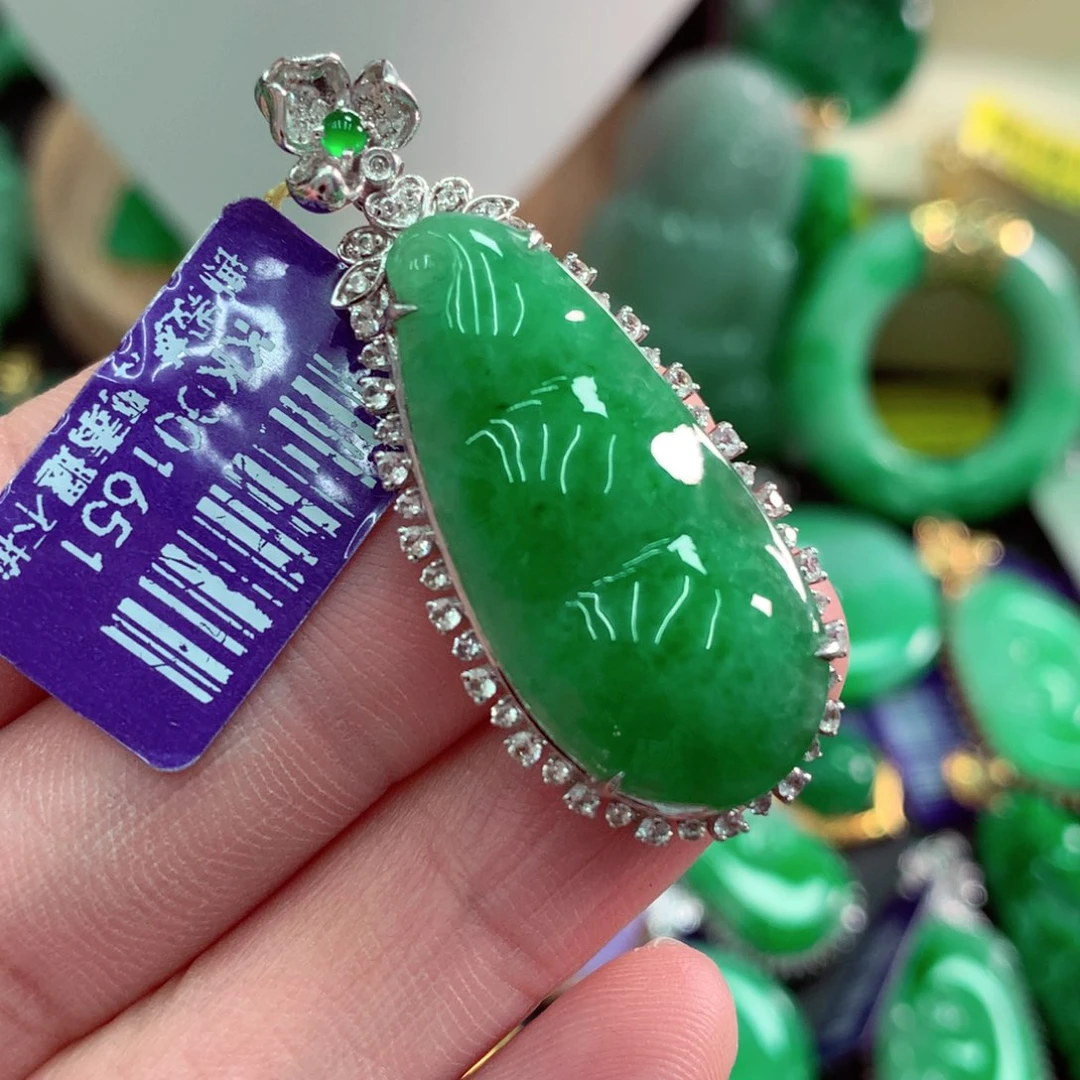 吊坠(不含链)18K金镶嵌翡翠