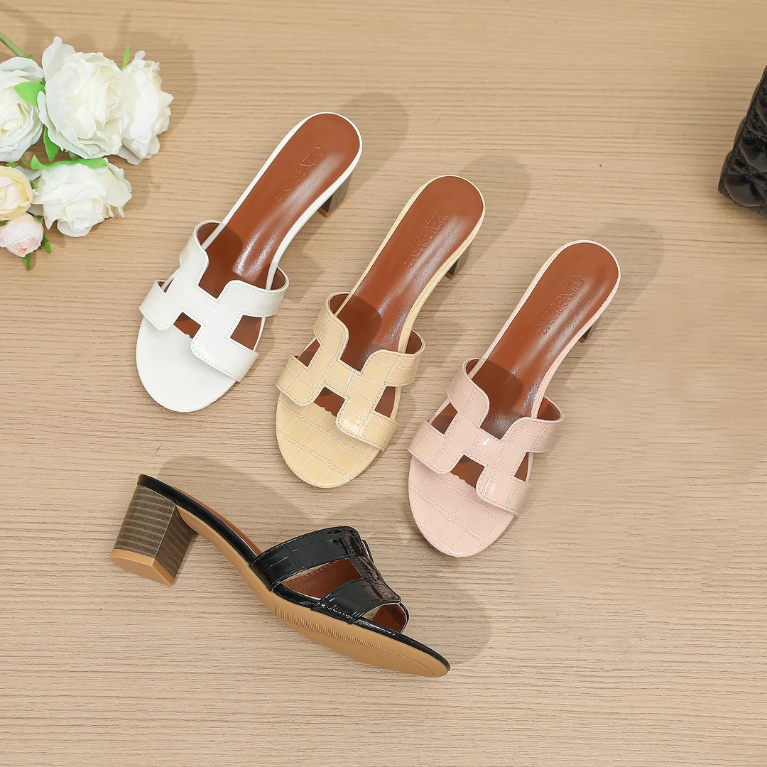 新款ins潮沙滩凉拖鞋女2025新款外穿时尚粗跟一字拖鞋