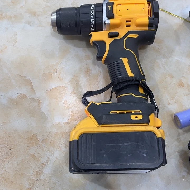 电钻一个电池一个没充电器