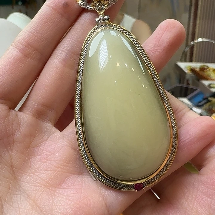 琥珀未镶嵌颈饰吊坠
