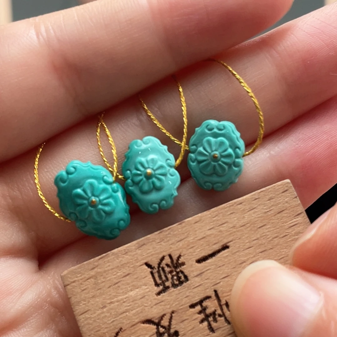绿松石未镶嵌颈饰