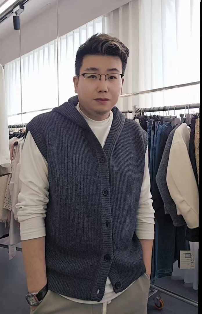 2025新款羊绒针织马甲连帽款经典男女同款百搭5168