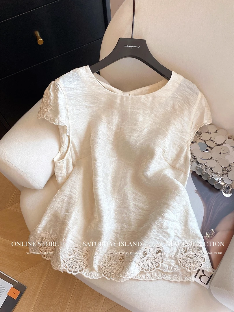 老钱风蕾丝刺绣镂空拼接小飞袖衬衫女2025夏季复古气质轻奢感上衣