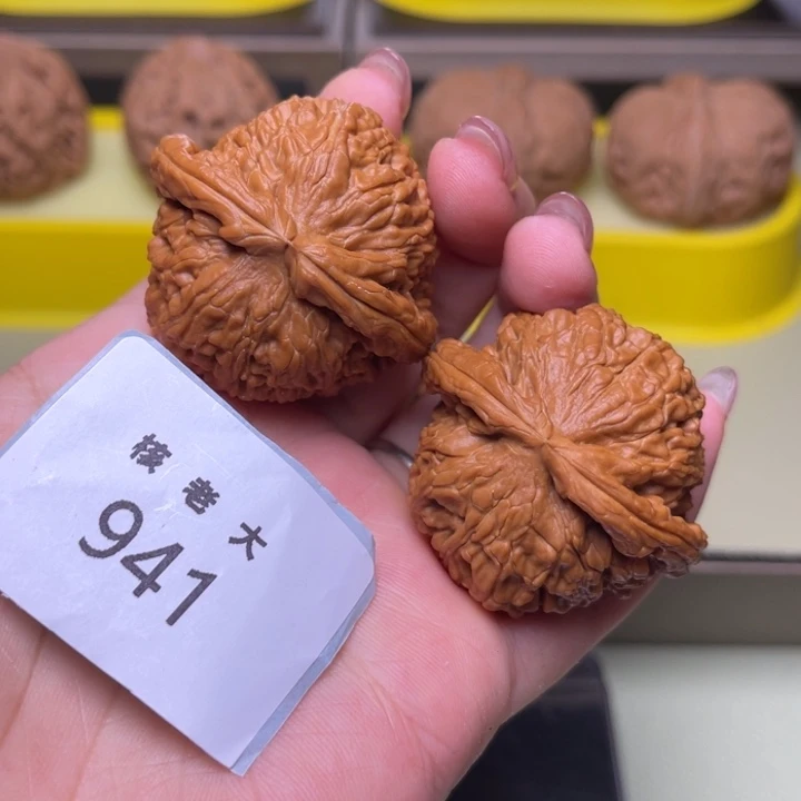 文玩核桃把件白狮子42.941