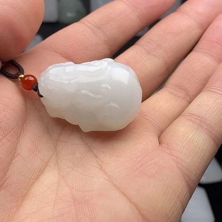 石英质玉颈饰未镶嵌老*爷