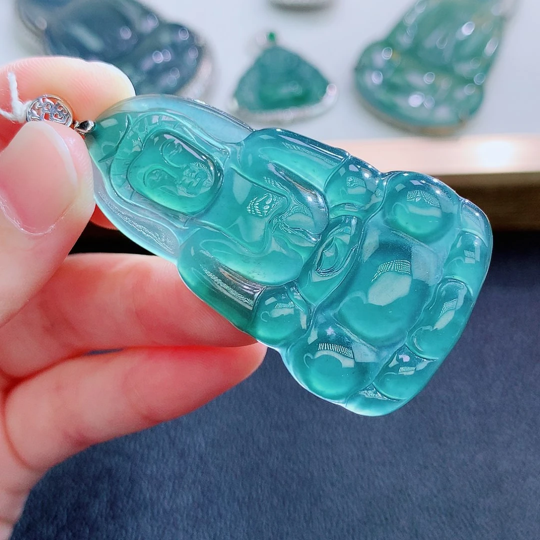 翡翠挂件未镶嵌翡翠