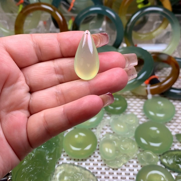 蛇纹石玉挂坠未镶嵌