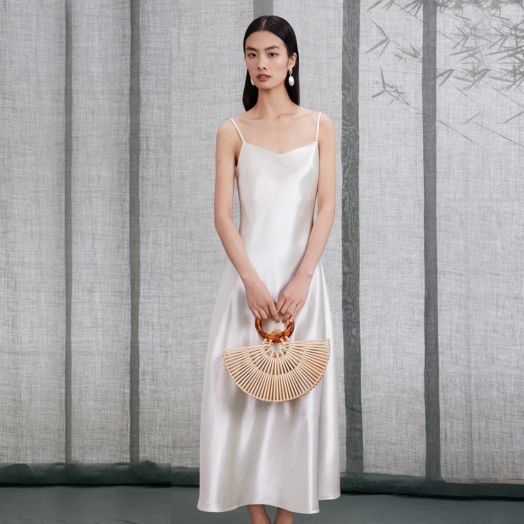 高端吊带连衣裙2025春夏新高级感纯色气质优雅百搭A字裙子