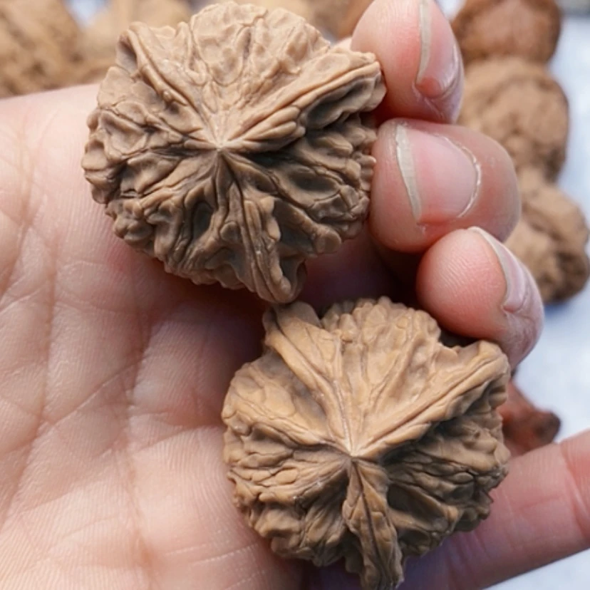 【闪购商品】吊坠文玩核桃凹*曼玉玺三棱