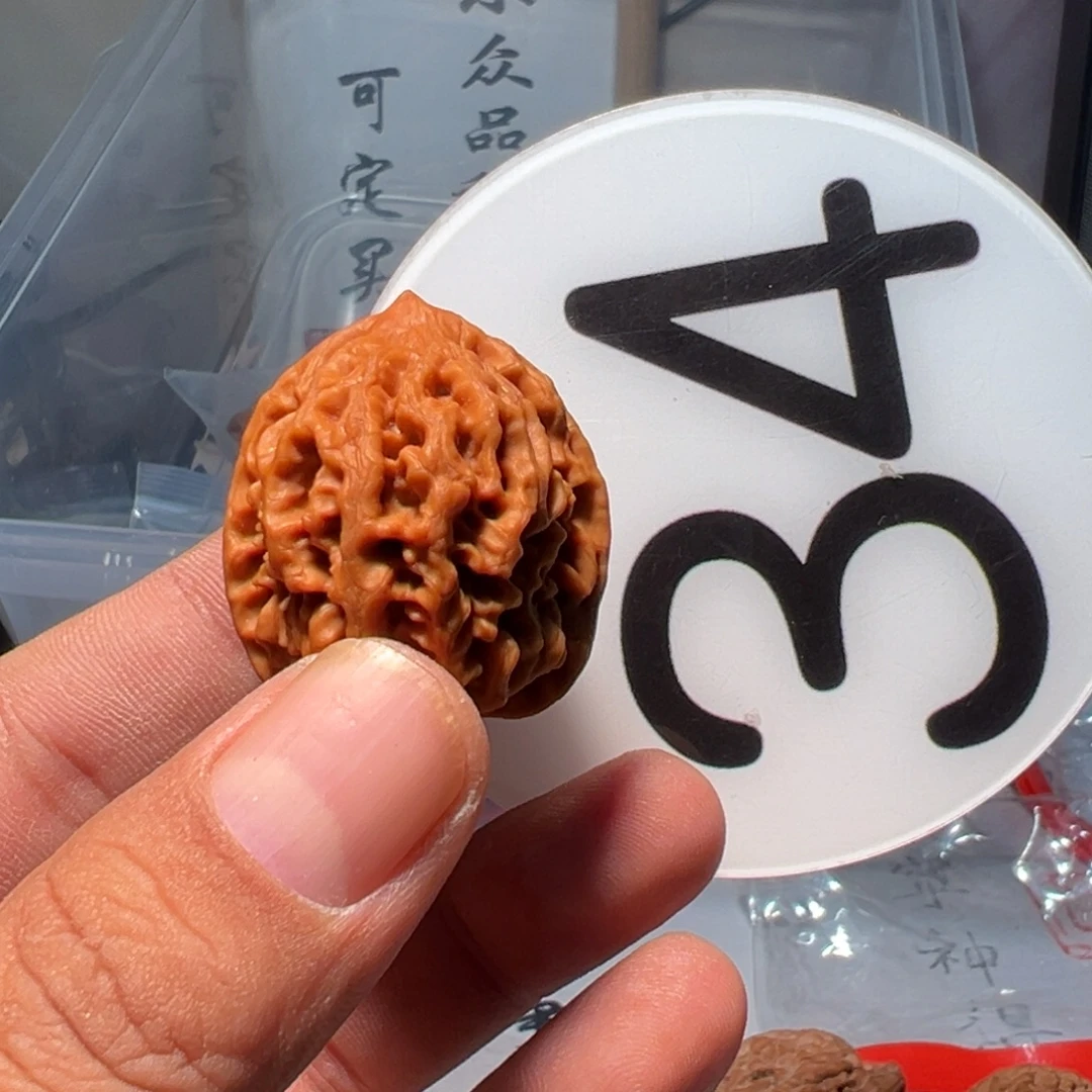 无***萨文玩核桃，白色34号
