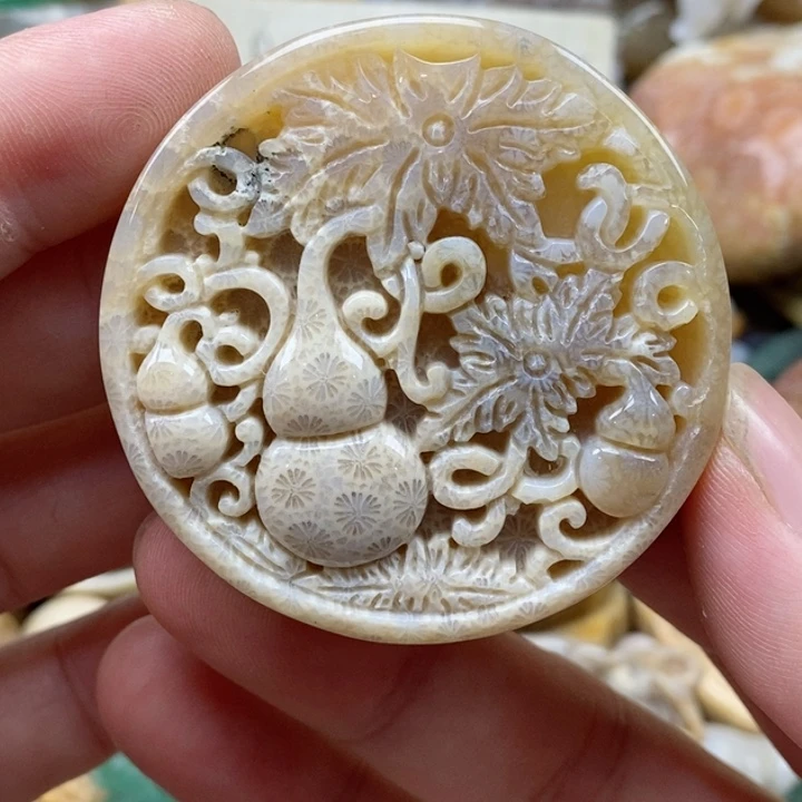 硅化珊瑚（珊瑚玉）未镶嵌颈饰有瑕