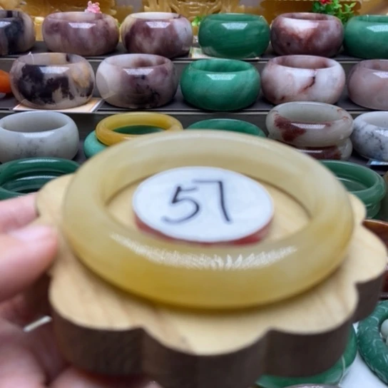 未镶嵌手镯石英质玉