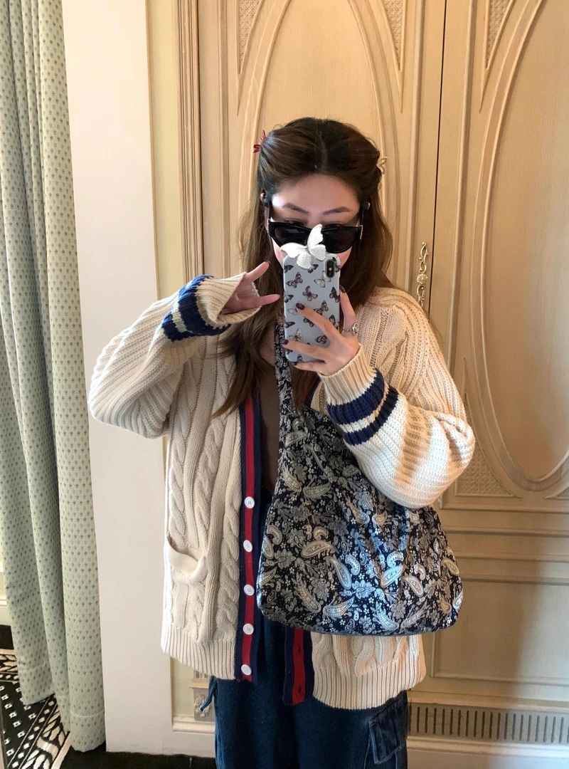 2025 新款怀旧经典新系列时尚拼色条纹长袖针织开衫A8029【玥】