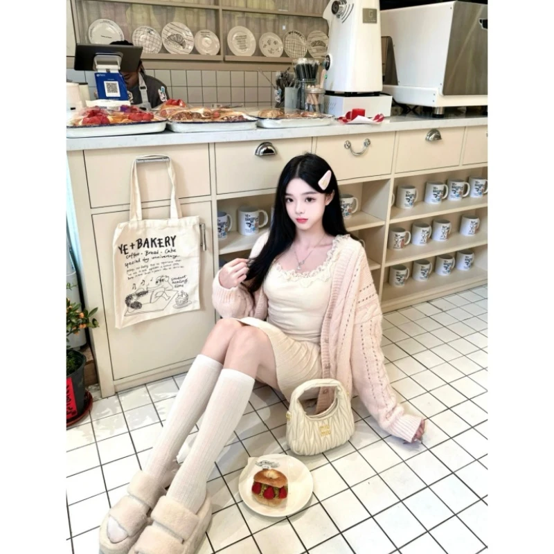 呼呼粉色毛衣外套2025针织衫春秋温柔慵懒麻花针织开衫上衣