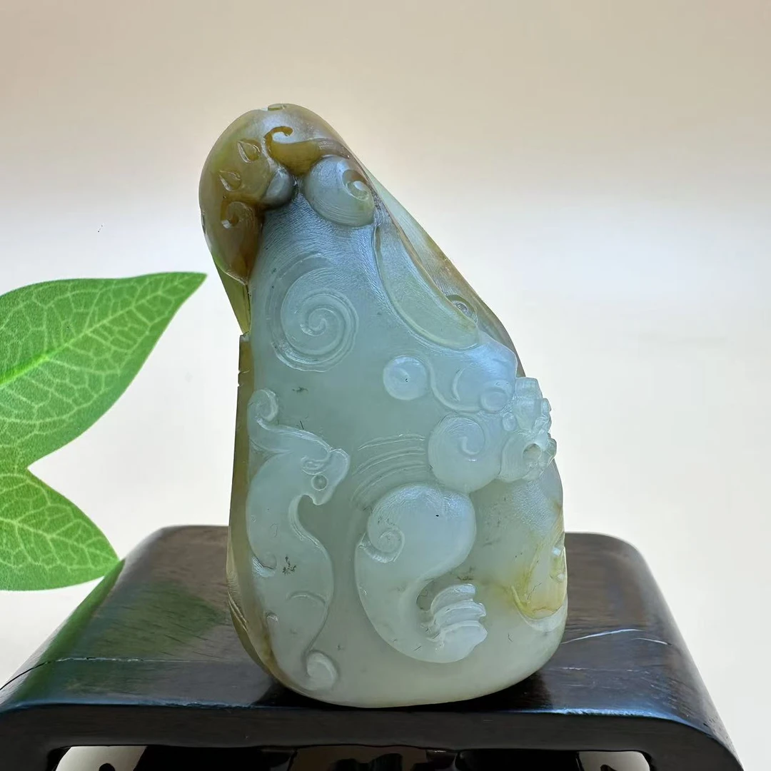 A746 和田玉手把件 SQ631101871