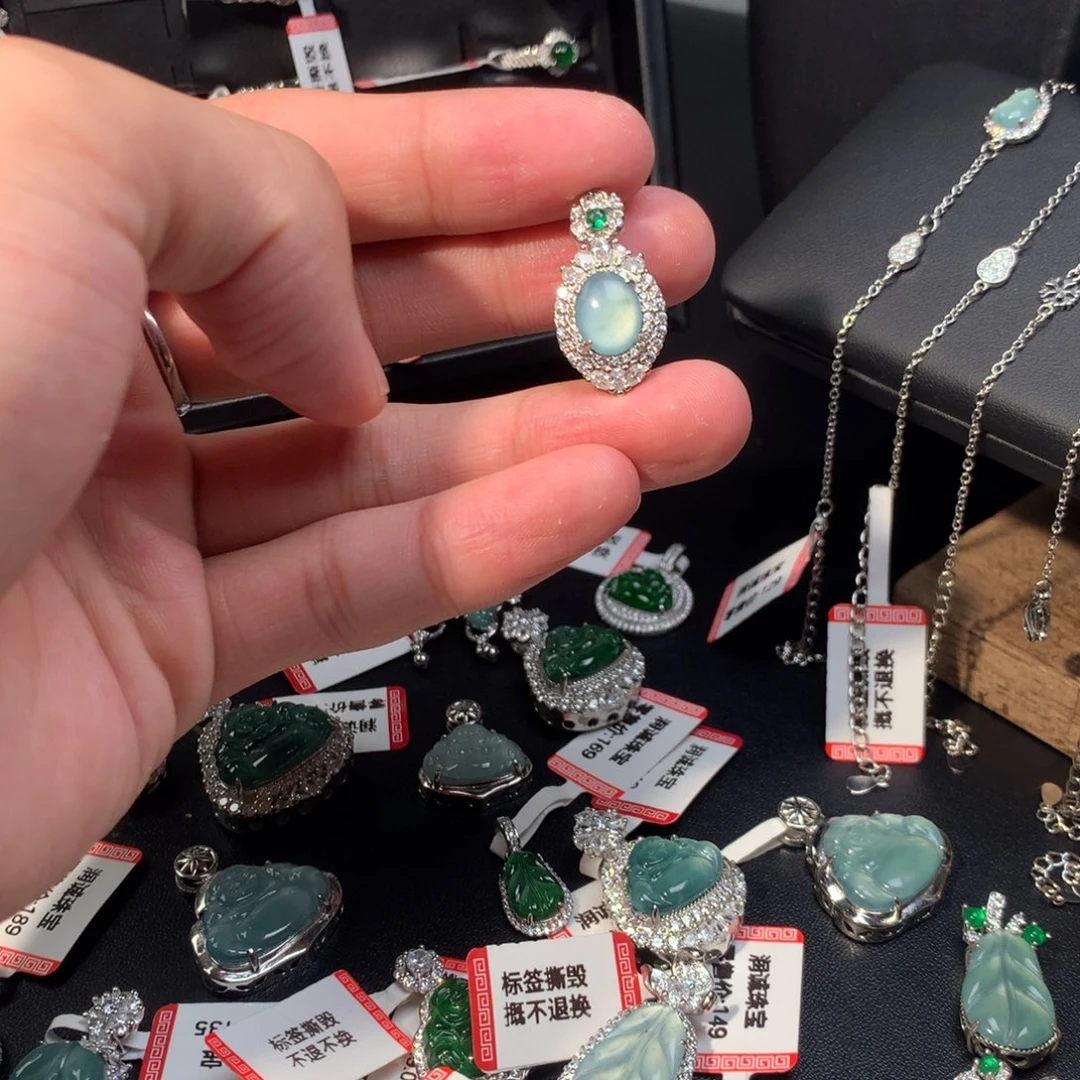 吊坠(不含链)未镶嵌翡翠