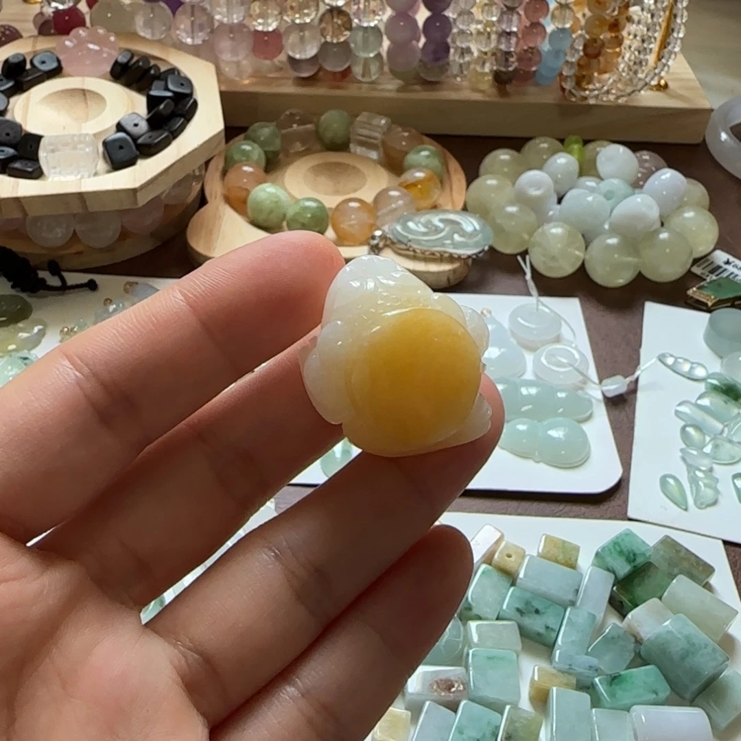 翡翠未镶嵌颈饰貔貅