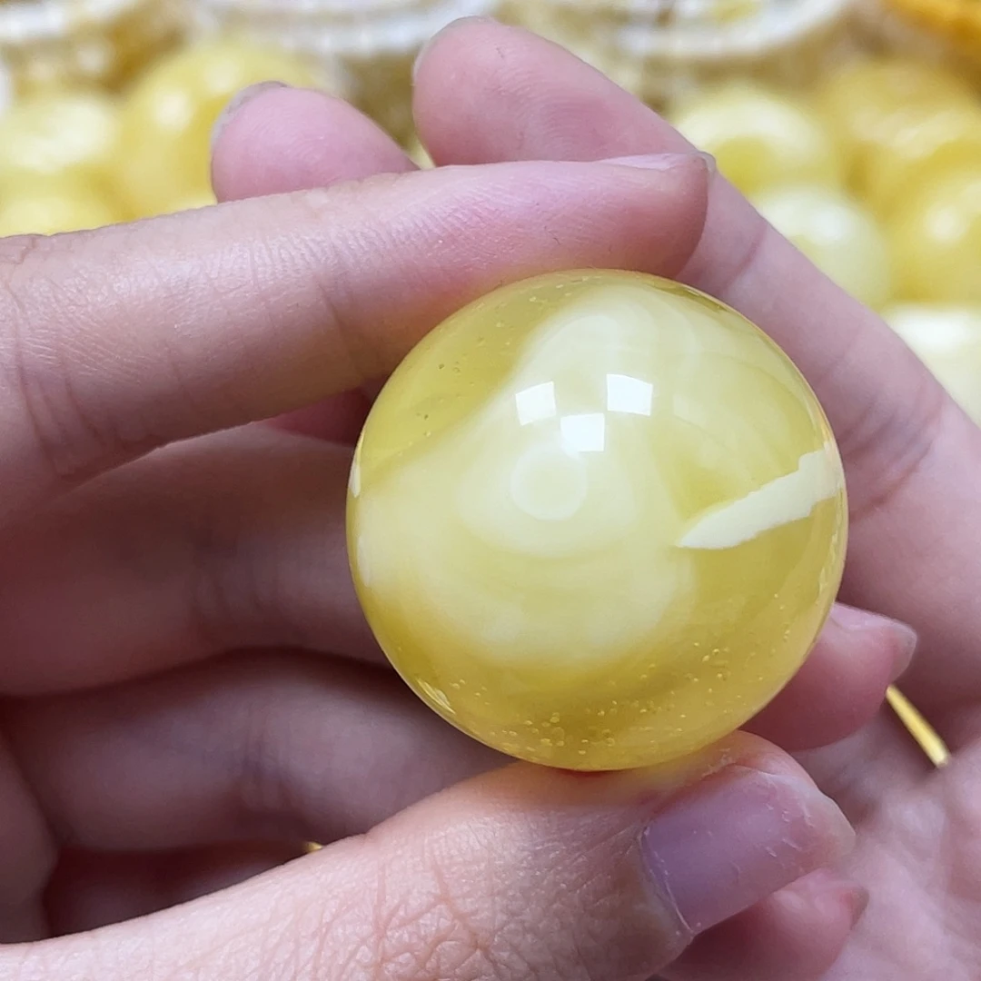 琥珀未镶嵌裸石28.3mm瑕