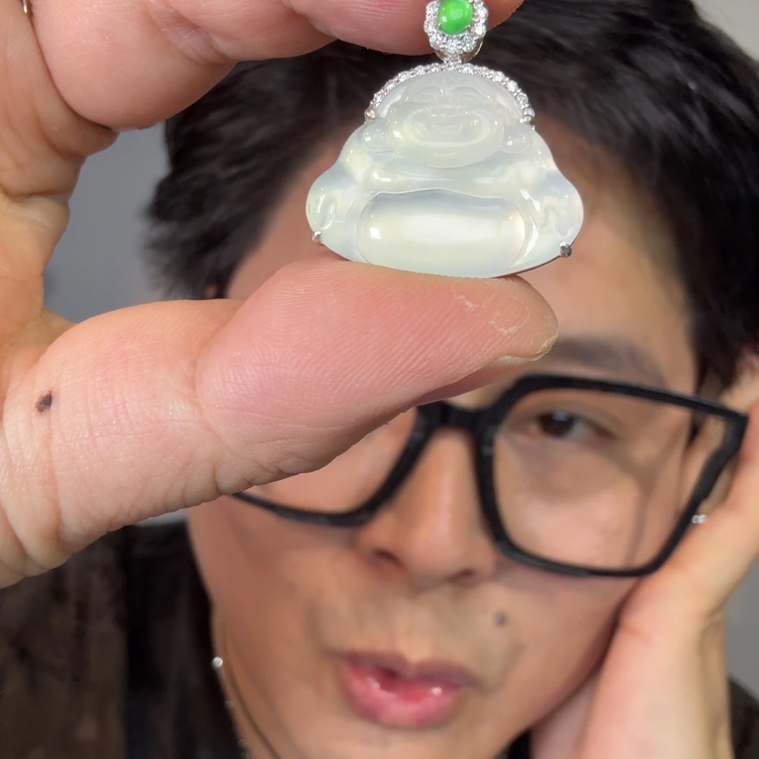意***林翡翠18K金镶嵌颈饰一件