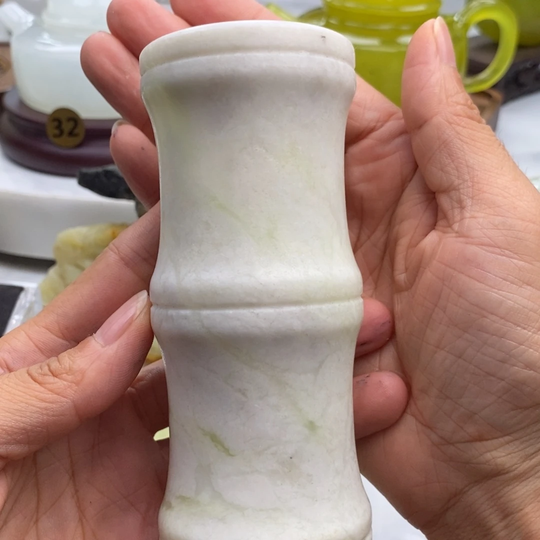 岫玉未镶嵌四大名玉笔筒