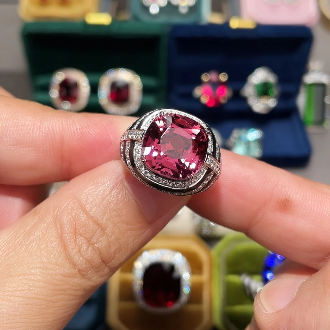 18K金镶嵌碧玺戒指9.06ct