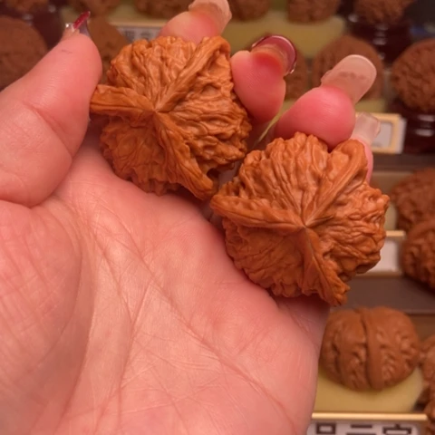 文玩核桃吊坠三棱