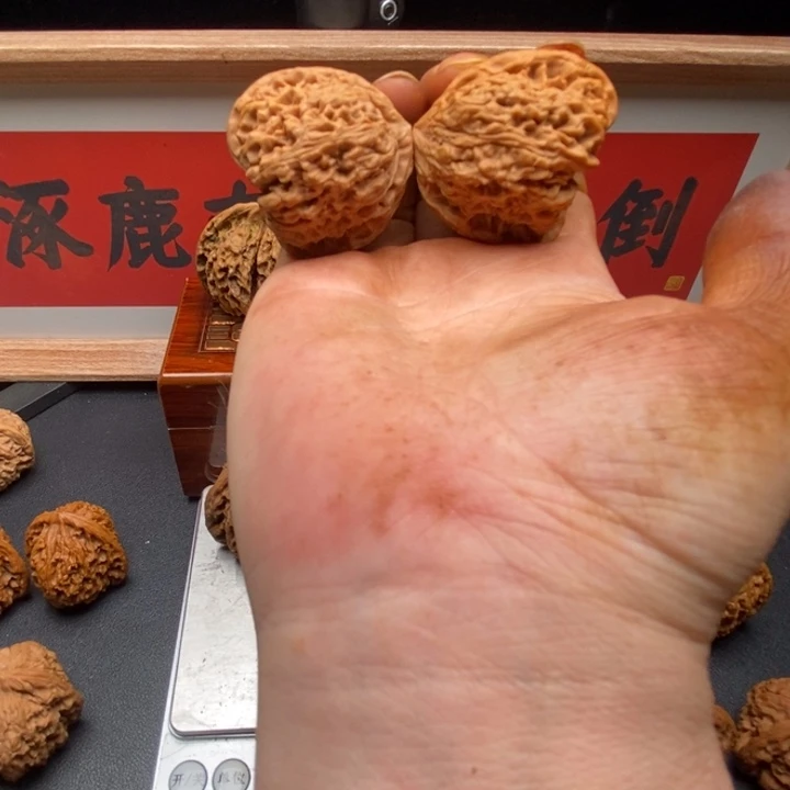 异***愁吊坠文玩核桃南疆