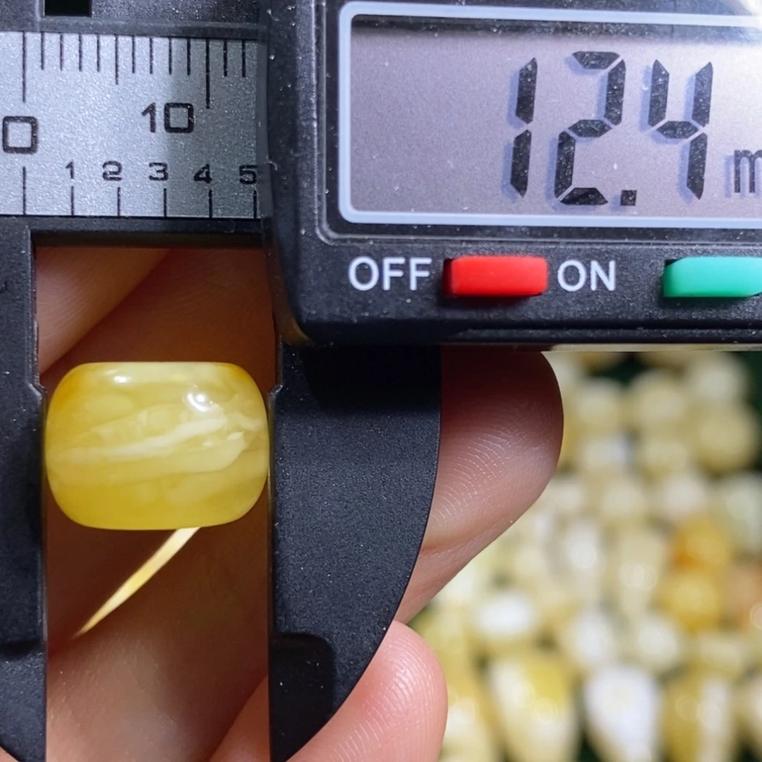 蜜蜡未镶嵌裸石配饰