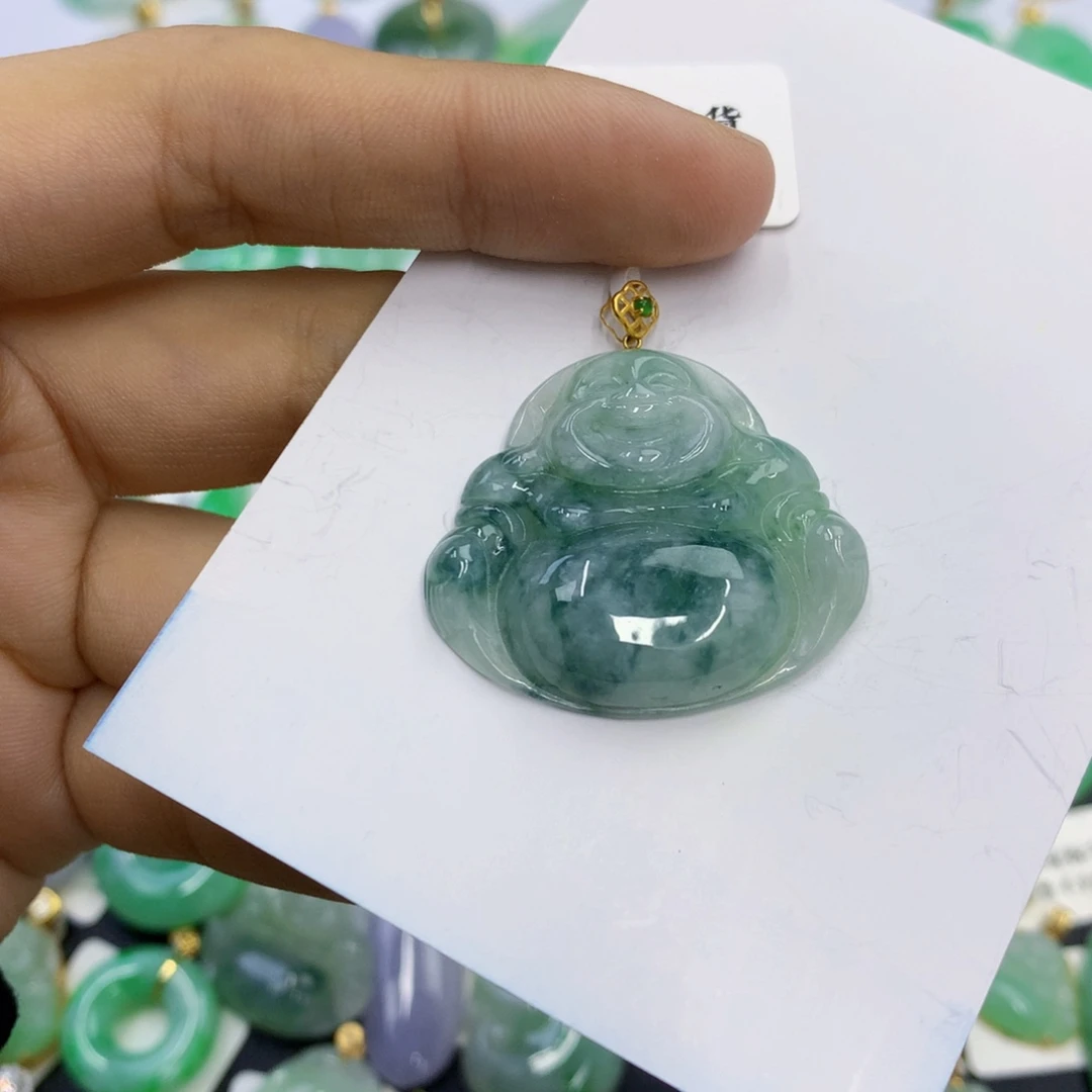 用***8翡翠18K金镶嵌颈饰翡翠