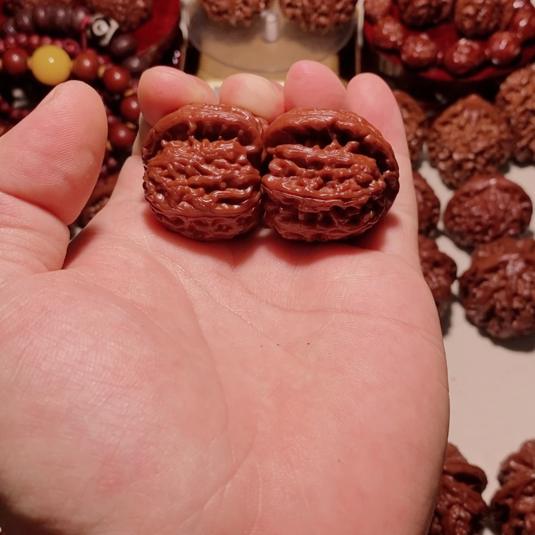 @***风桃核吊坠白狮子白狮子