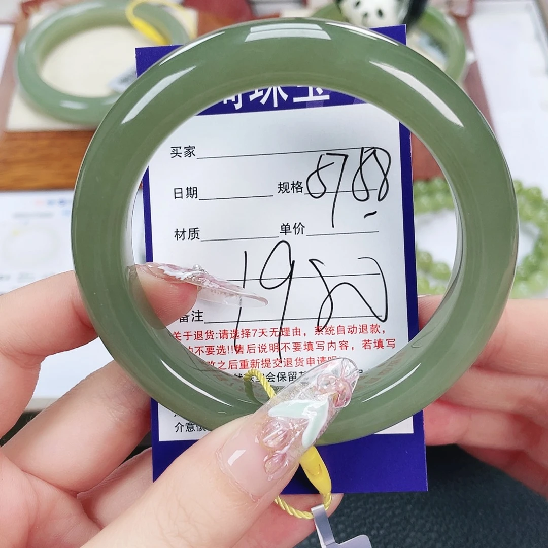 和田玉未镶嵌手镯