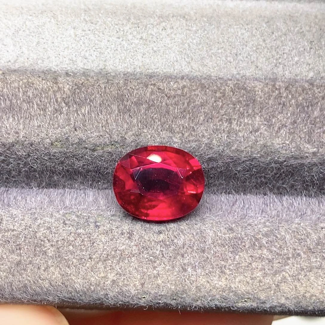 碧玺4.99克拉天然玻璃体满火彩鸽血红卢比来银S925镶嵌