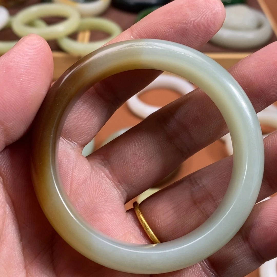 和田玉（糖玉）未镶嵌手镯