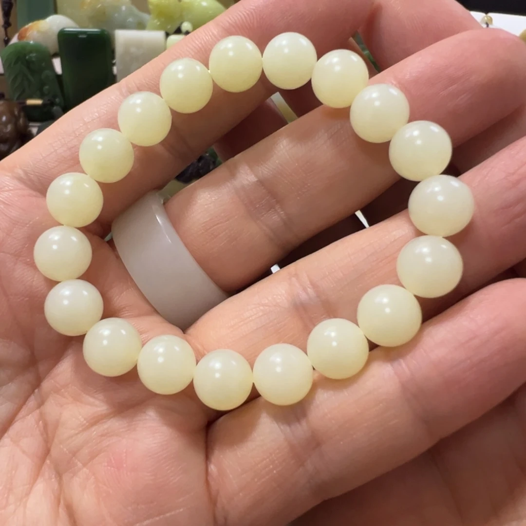 和田玉未镶嵌把件