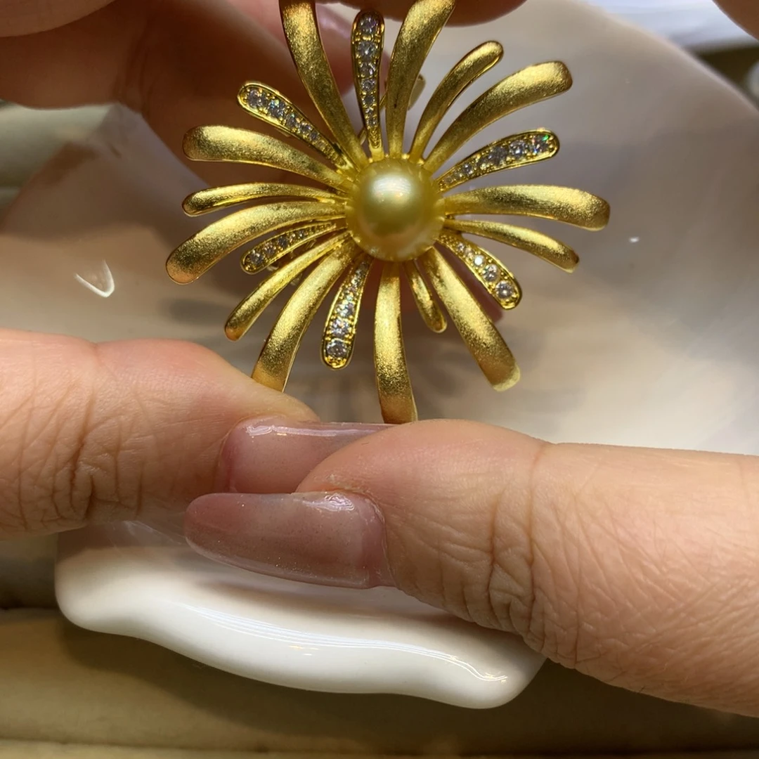 未镶嵌胸饰海水珍珠