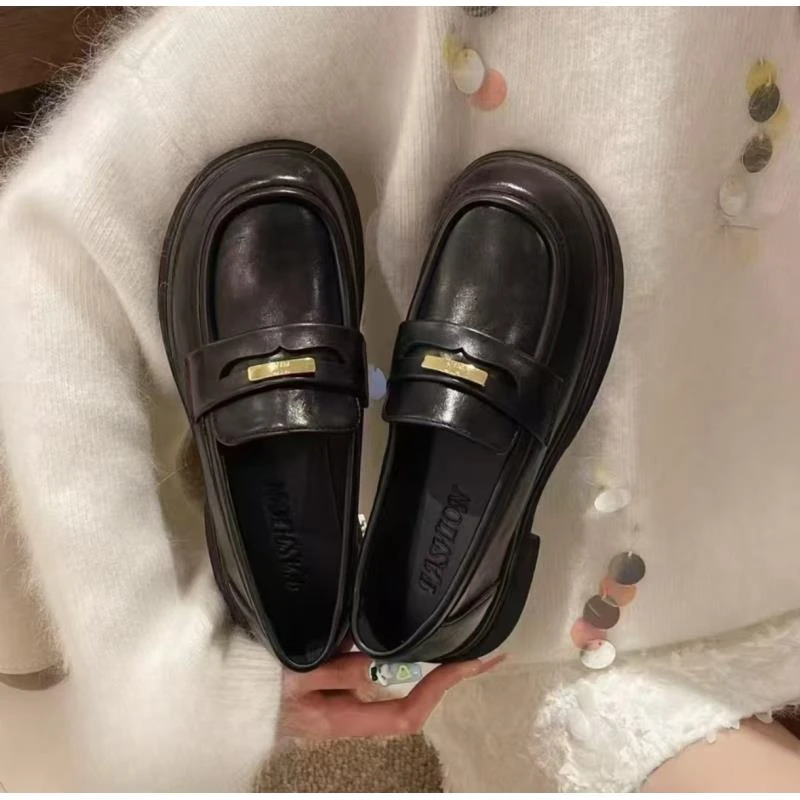 小敏家 清货~就几双 厚底百搭舒适软皮一脚蹬英伦风乐福鞋5589