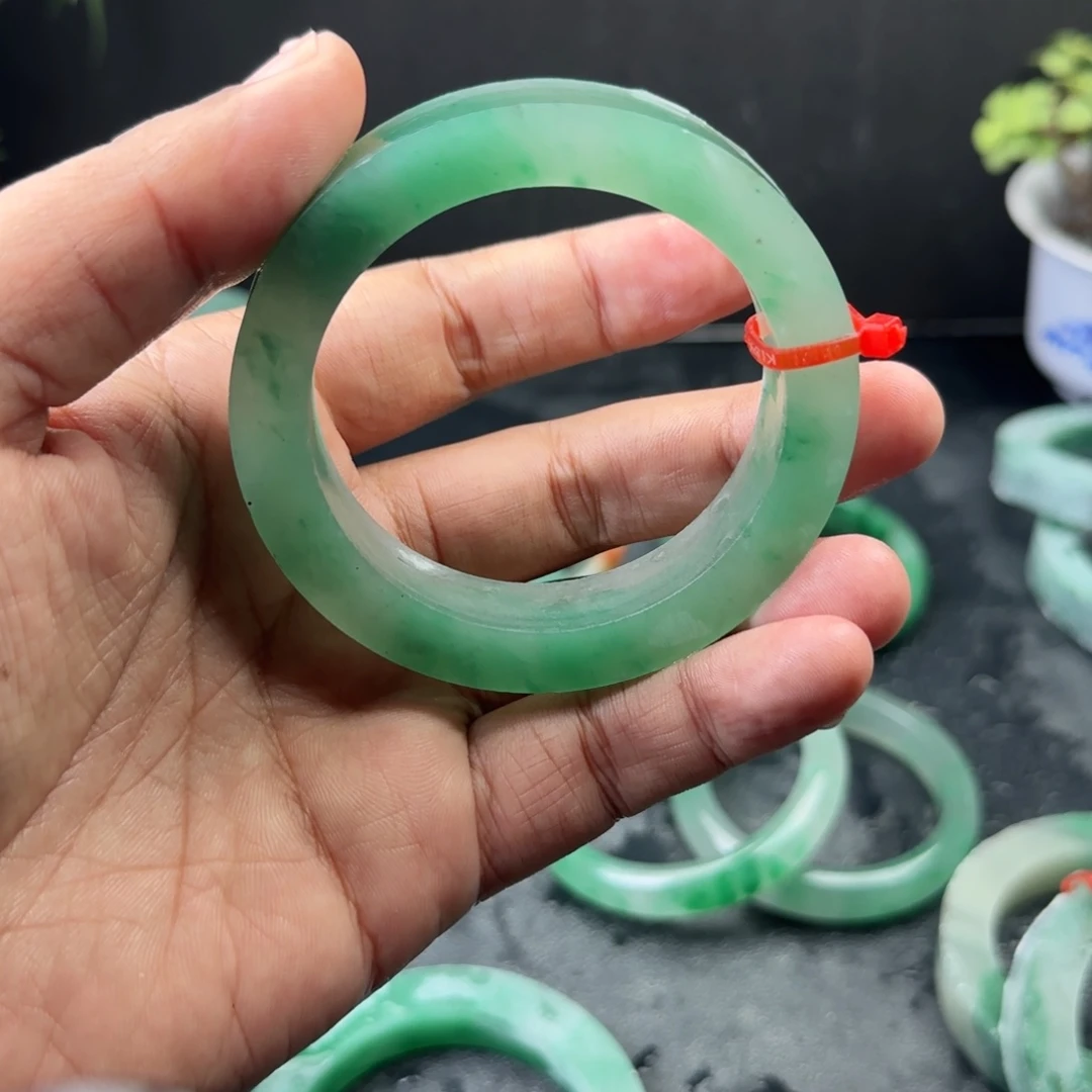 如***遇定制石英质玉（非洲翠）定制不退换