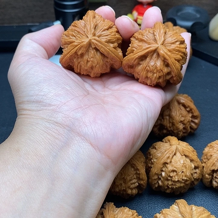 花***媒把件文玩核桃白奔