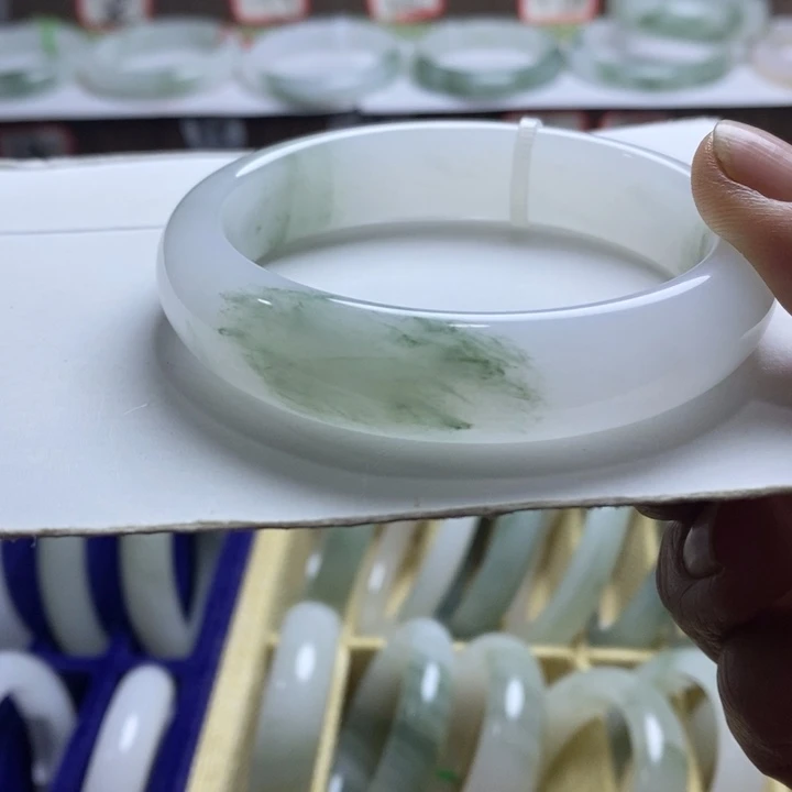 石英质玉（天山翠）未镶嵌手镯