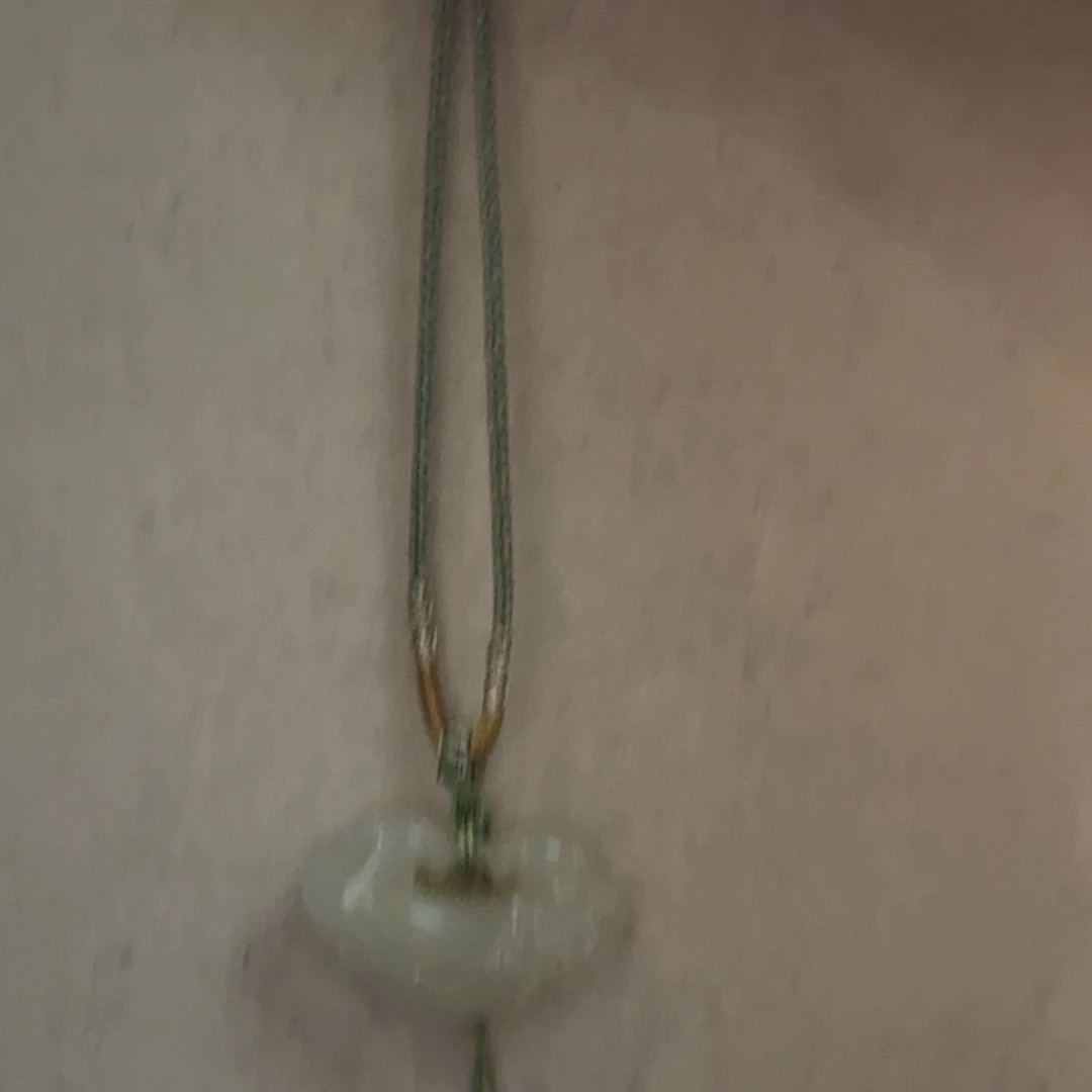 毕***）和田玉未镶嵌颈饰