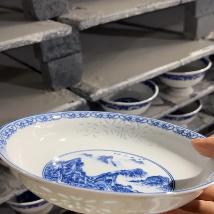 陶瓷青花雕刻8寸福字盘千里江山