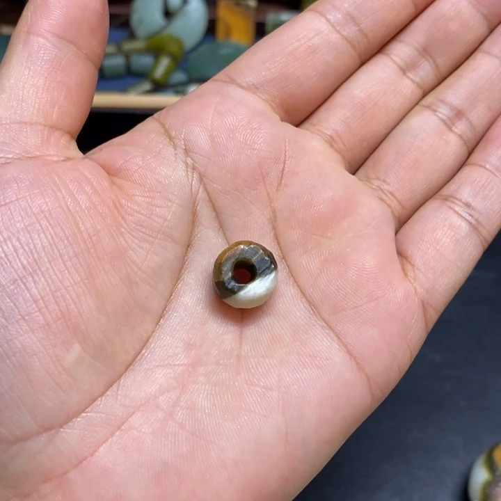 彩***云蛇纹石玉未镶嵌颈饰