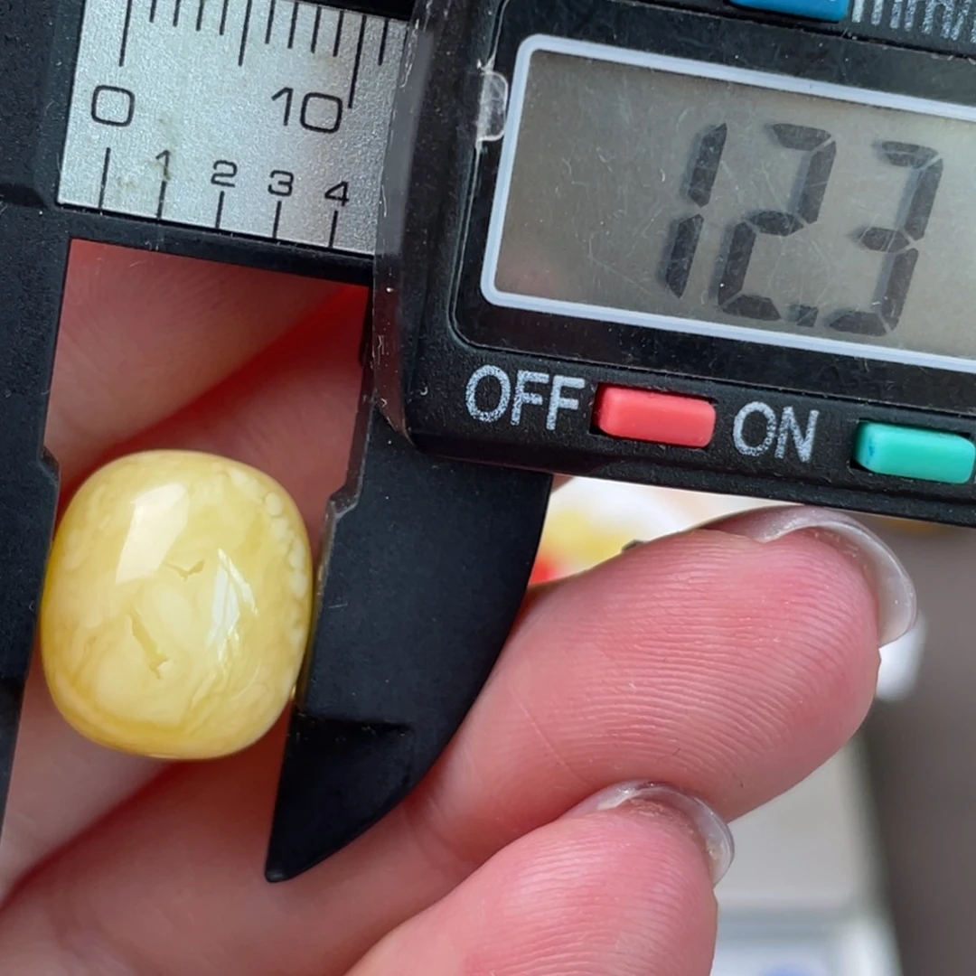 未镶嵌琥珀裸石蜜蜡250