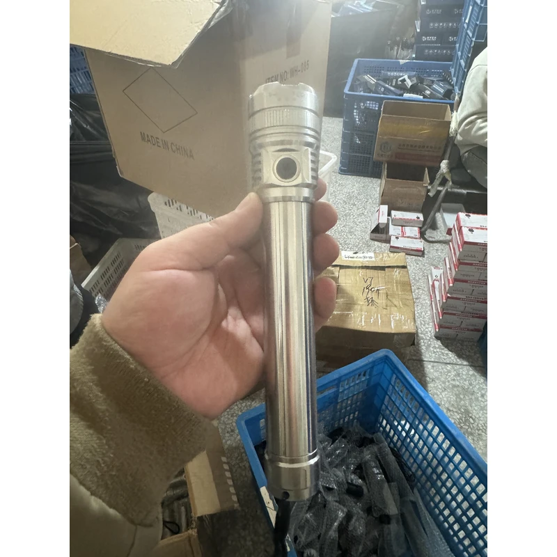 【微瑕一组电池】V8MAX【三秒点火】超强功率铝合金强光手电筒V7-2