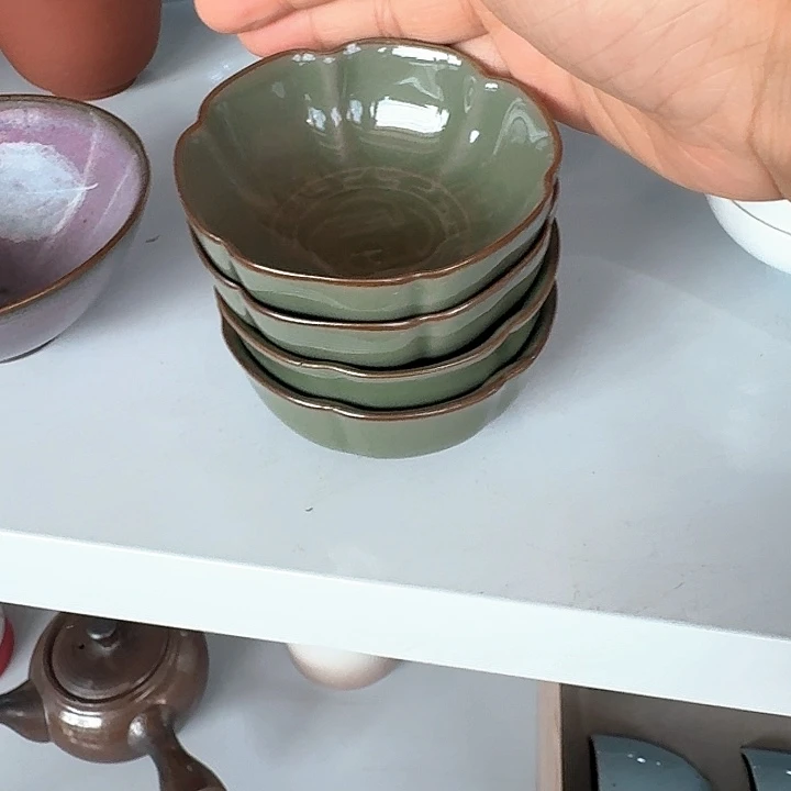主人杯一个，瓷，品茗瓷