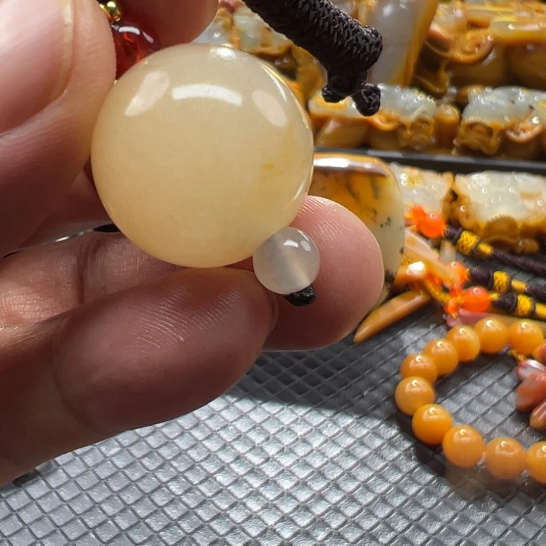 石英质玉未镶嵌颈饰
