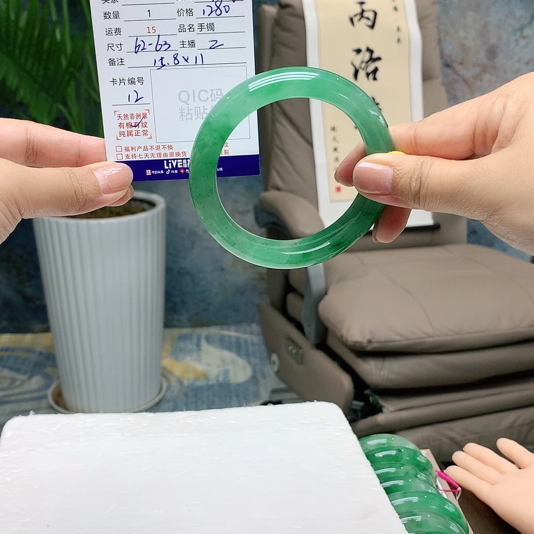 美***的未镶嵌手镯石英质玉