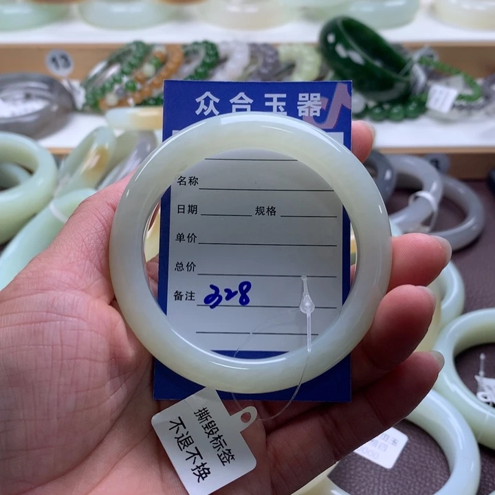 和田玉未镶嵌手镯