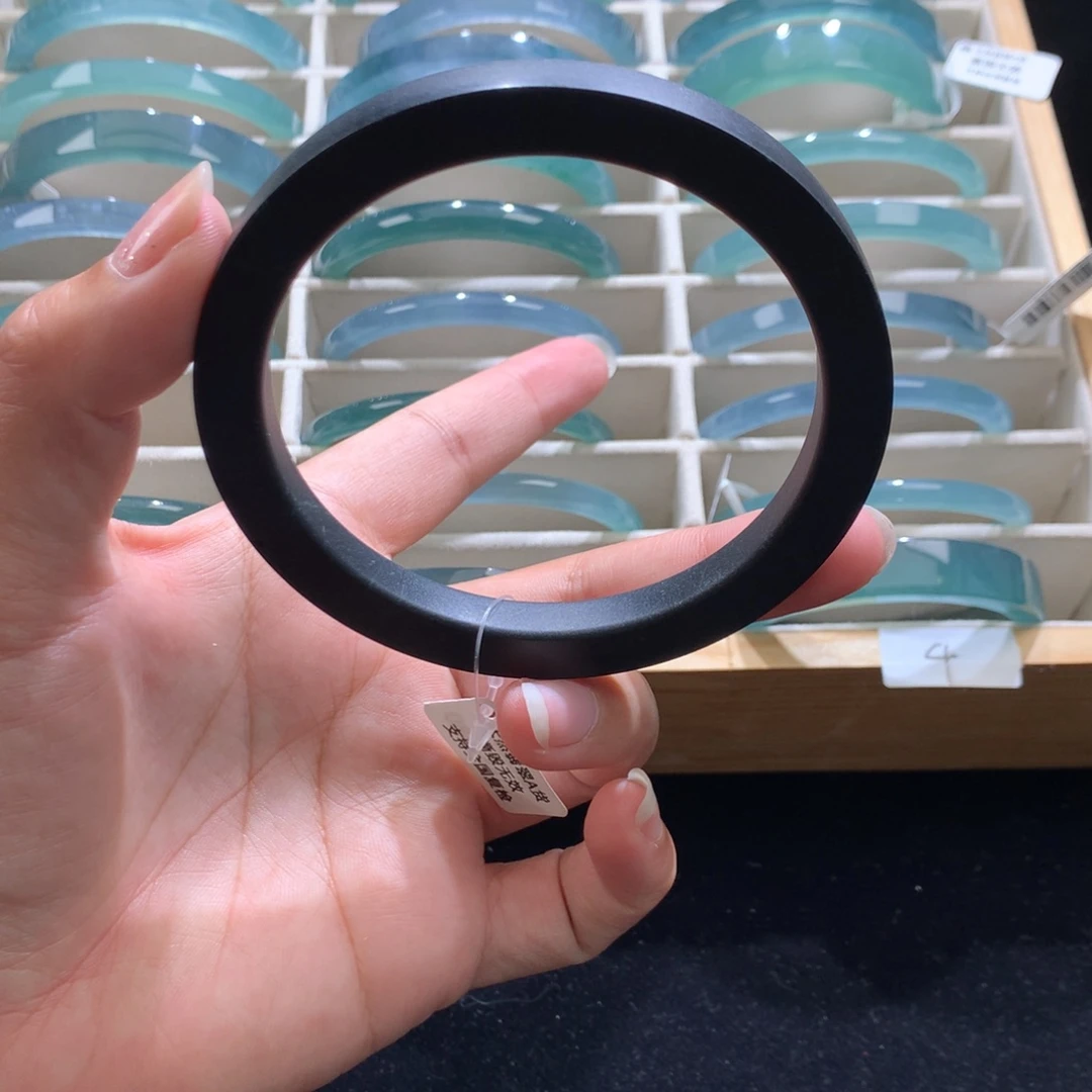 翡翠未镶嵌手镯磨砂乌鸡