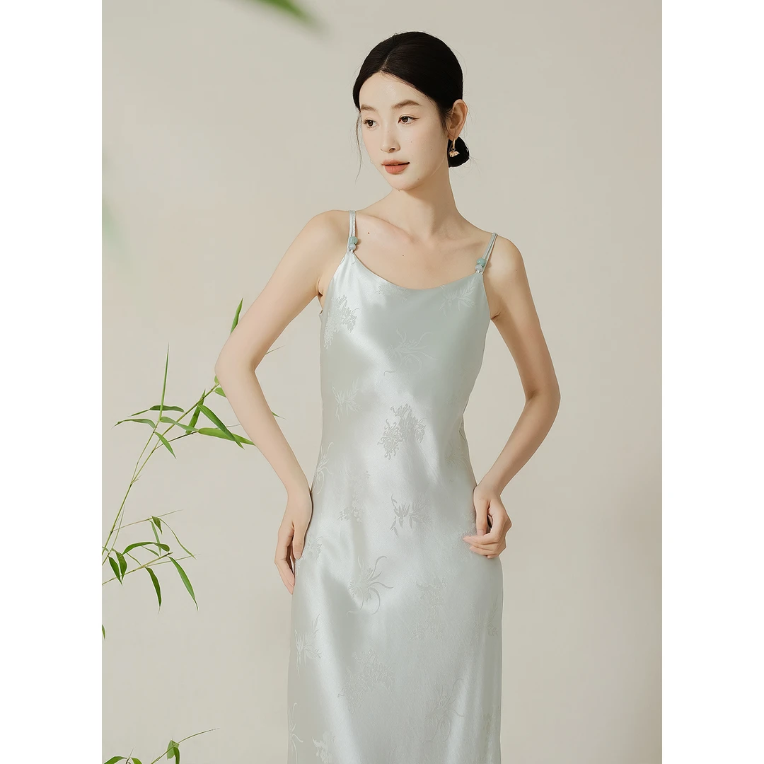 拾白轻国风新中式夏季纯色缎面提花礼服裙子U领串珠吊带裙SU3720